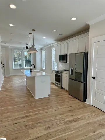 $425,900 | 9 Hawthorne Lane, Unit 105, Greenville, SC 29605