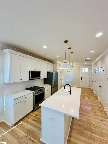 $425,900 | 9 Hawthorne Lane, Unit 105, Greenville, SC 29605