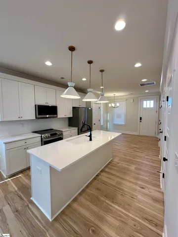 $425,900 | 9 Hawthorne Lane, Unit 105, Greenville, SC 29605