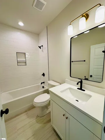 $425,900 | 9 Hawthorne Lane, Unit 105, Greenville, SC 29605