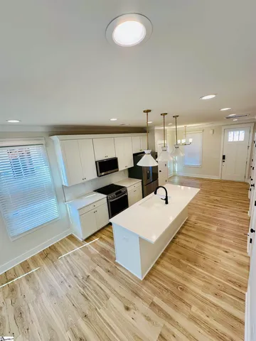 $425,900 | 9 Hawthorne Lane, Unit 105, Greenville, SC 29605