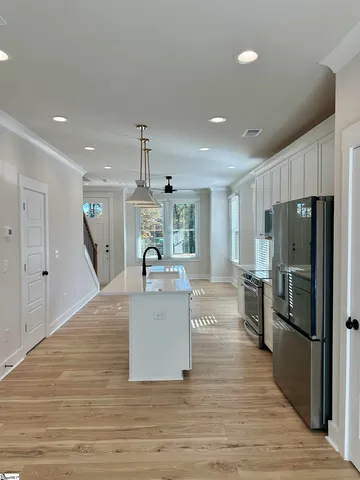 $425,900 | 9 Hawthorne Lane, Unit 105, Greenville, SC 29605