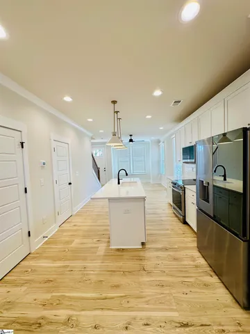 $425,900 | 9 Hawthorne Lane, Unit 105, Greenville, SC 29605