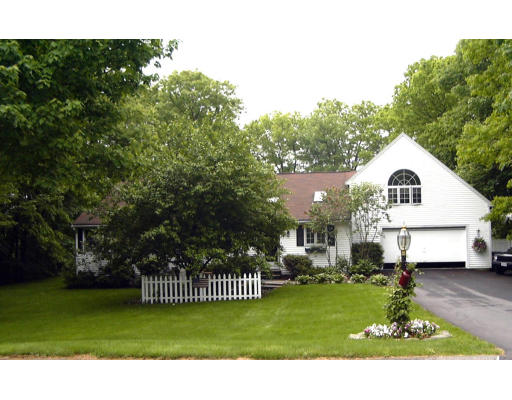 5 Autumn Road Medway, MA 02053 - Photo 1 of 10 Gallery Image 1