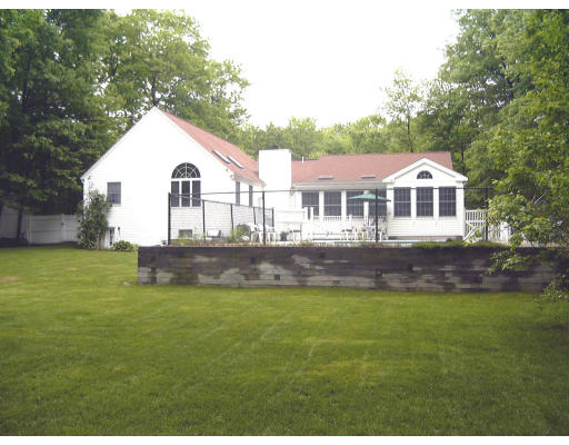 5 Autumn Road Medway, MA 02053 - Photo 2 of 10 Gallery Image 2