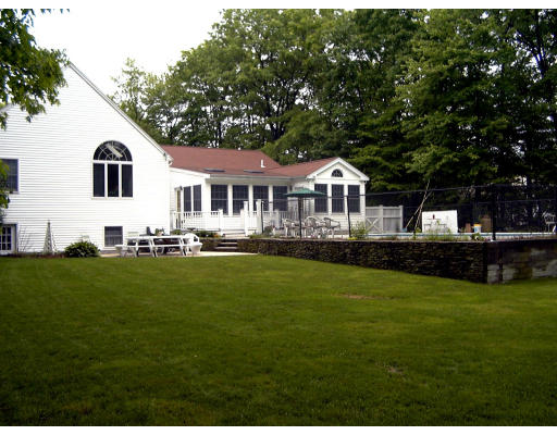 5 Autumn Road Medway, MA 02053 - Photo 3 of 10 Gallery Image 3