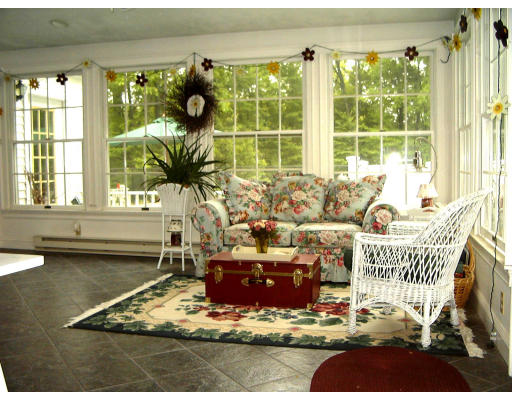 5 Autumn Road Medway, MA 02053 - Photo 4 of 10 Gallery Image 4