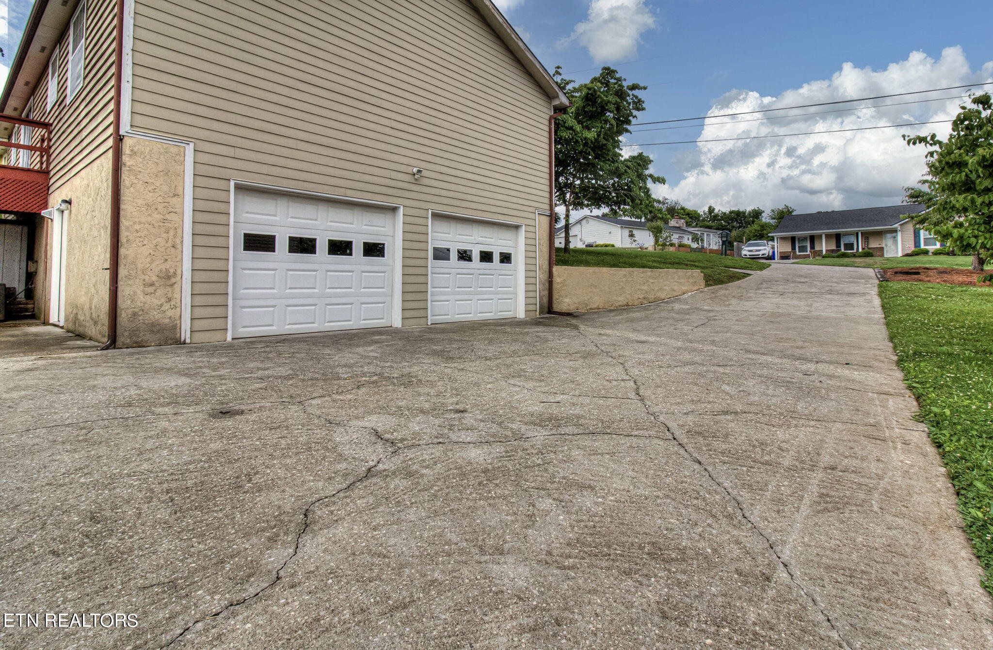 1320 Windamere Road Knoxville, TN 37923 - Photo 3 of 59