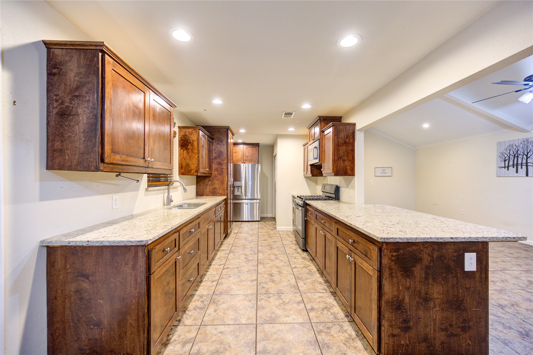 2807 Verhalen Avenue Houston, TX 77039 - Photo 12 of 25 Kitchen