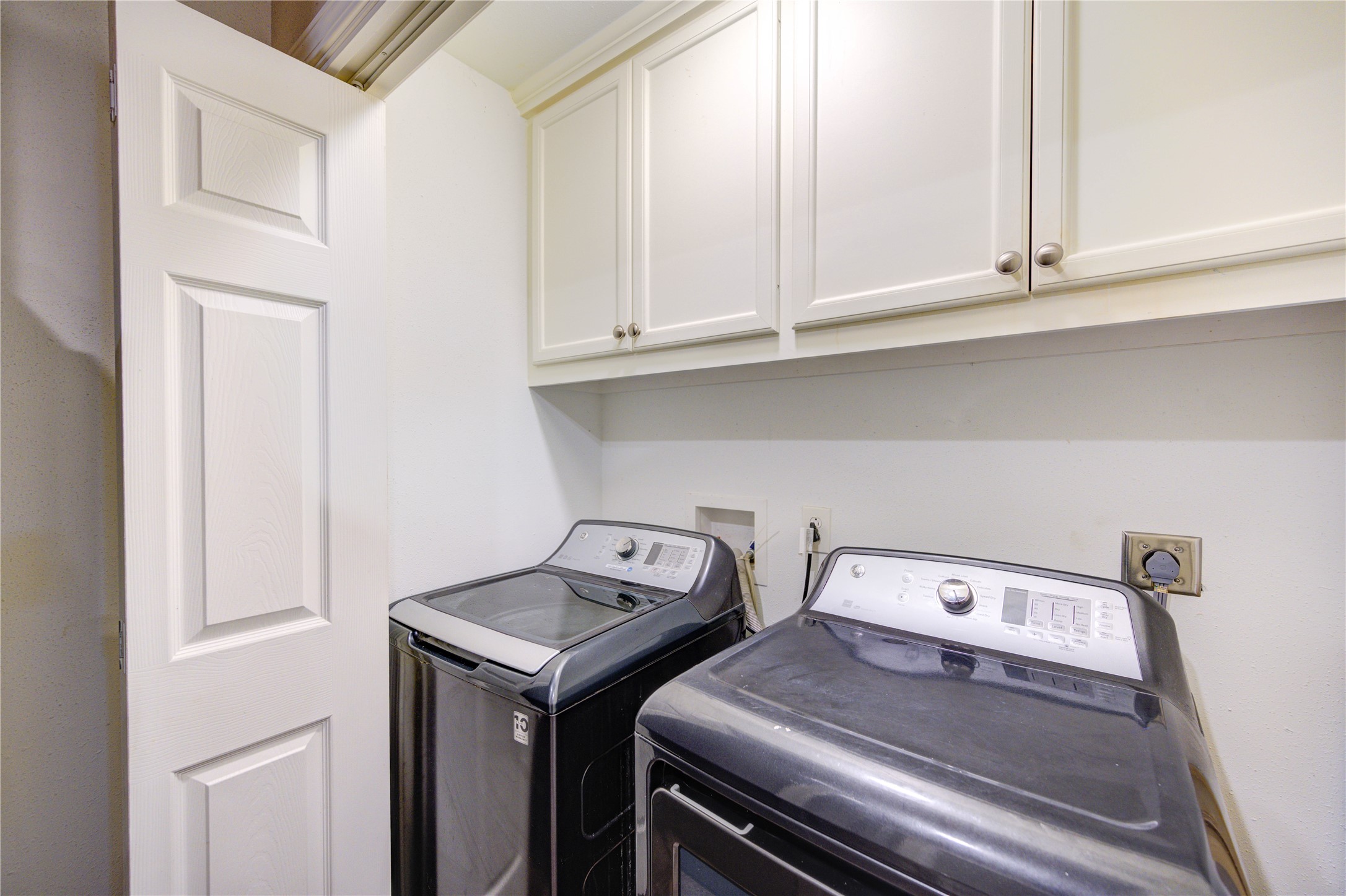 2807 Verhalen Avenue Houston, TX 77039 - Photo 14 of 25 Laundry Closet