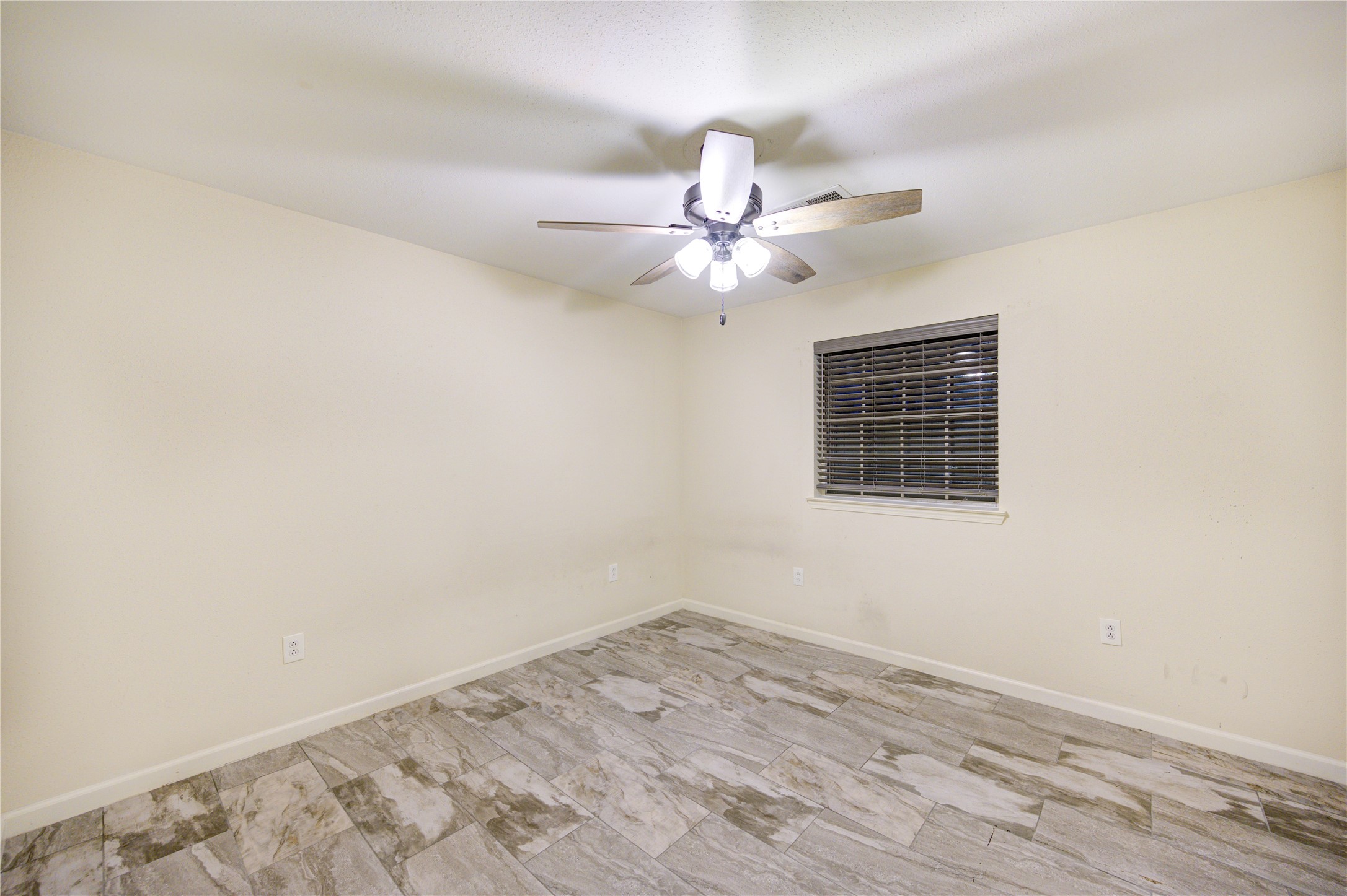 2807 Verhalen Avenue Houston, TX 77039 - Photo 16 of 25 Bedroom 2