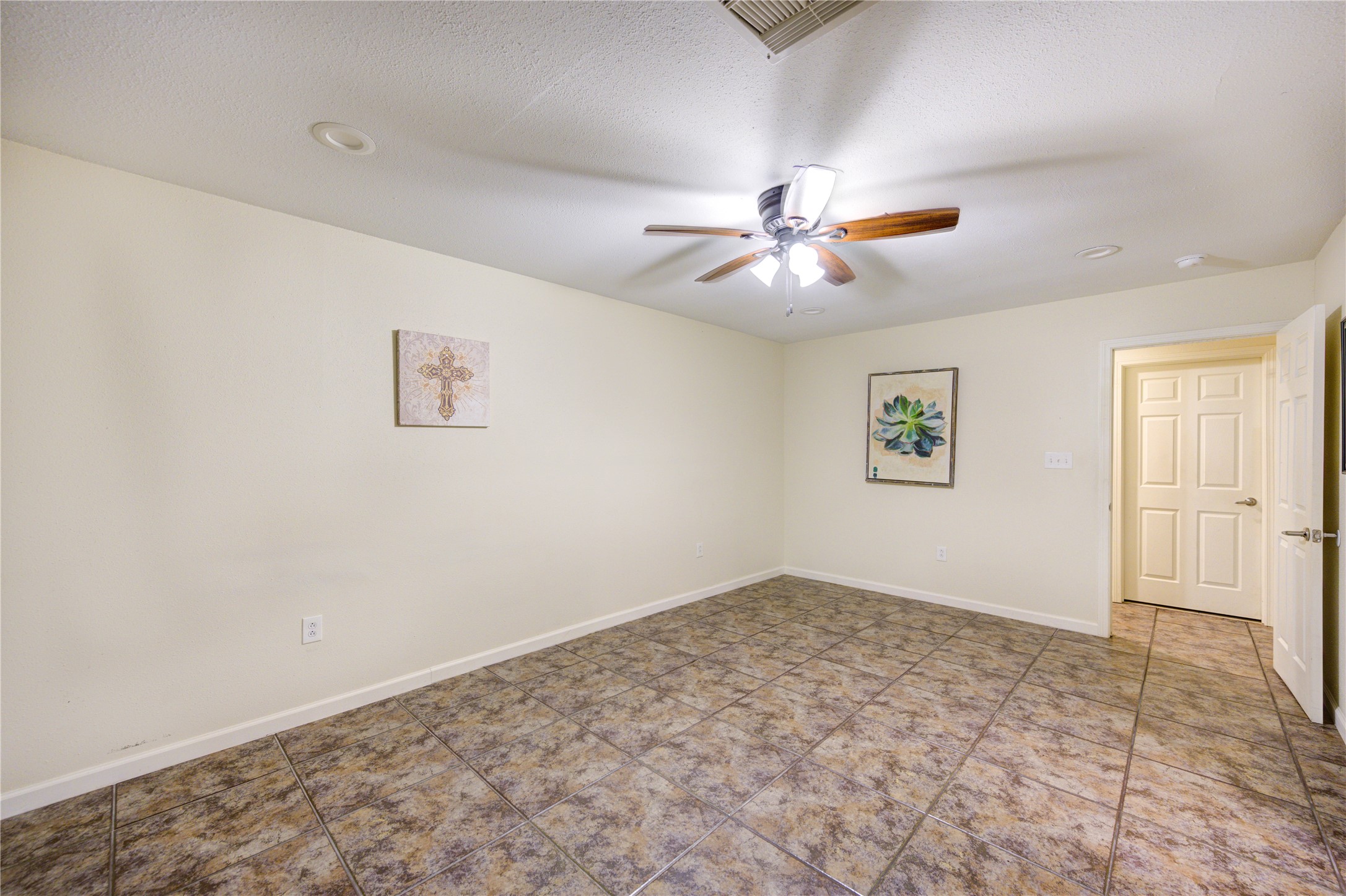 2807 Verhalen Avenue Houston, TX 77039 - Photo 19 of 25 Master Bedroom