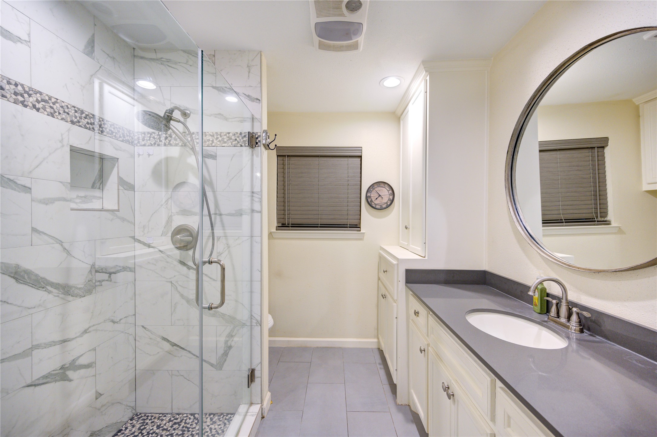 2807 Verhalen Avenue Houston, TX 77039 - Photo 20 of 25 Master Bathroom