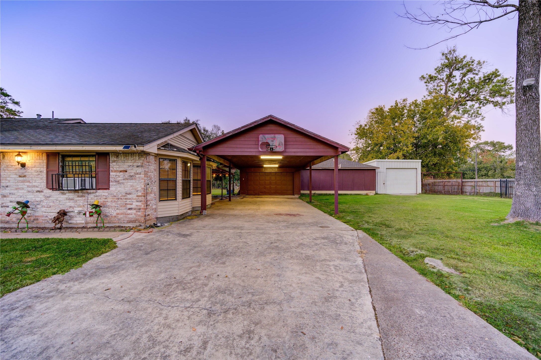 2807 Verhalen Avenue Houston, TX 77039 - Photo 3 of 25 Driveway