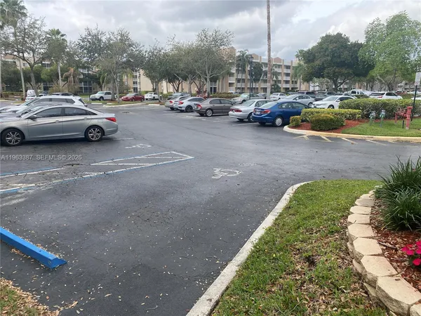 a view of a tennis court