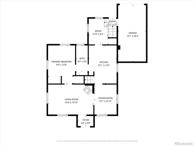 a view of an entryway with a workspace