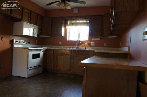 3858 North Lapeer Road Lapeer, MI 48446 - Photo 15 of 25 20439593-14.JPG