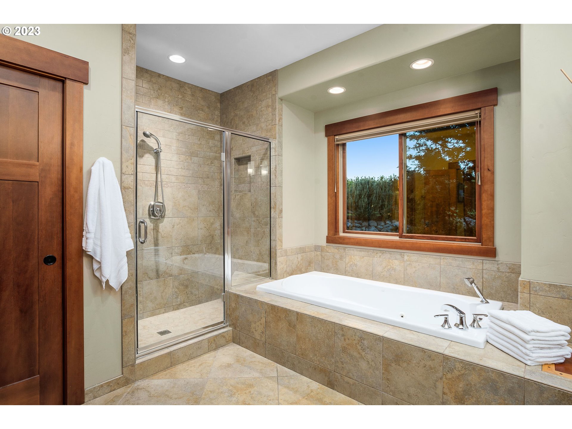 1575 Nunamaker Road Hood River, OR 97031 - Photo 20 of 48 a bathroom with a bathtub and a shower