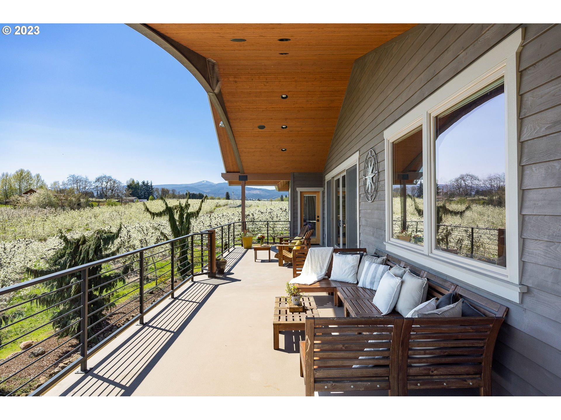 1575 Nunamaker Road Hood River, OR 97031 - Photo 36 of 48 a view of balcony with furniture