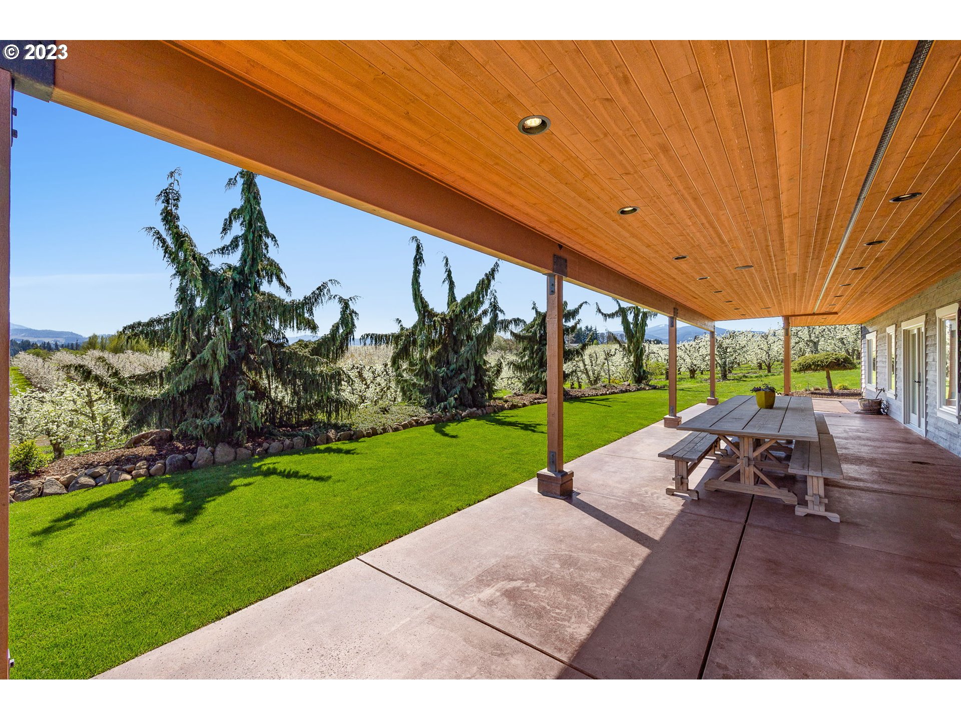 1575 Nunamaker Road Hood River, OR 97031 - Photo 37 of 48 a view of a backyard with sitting area