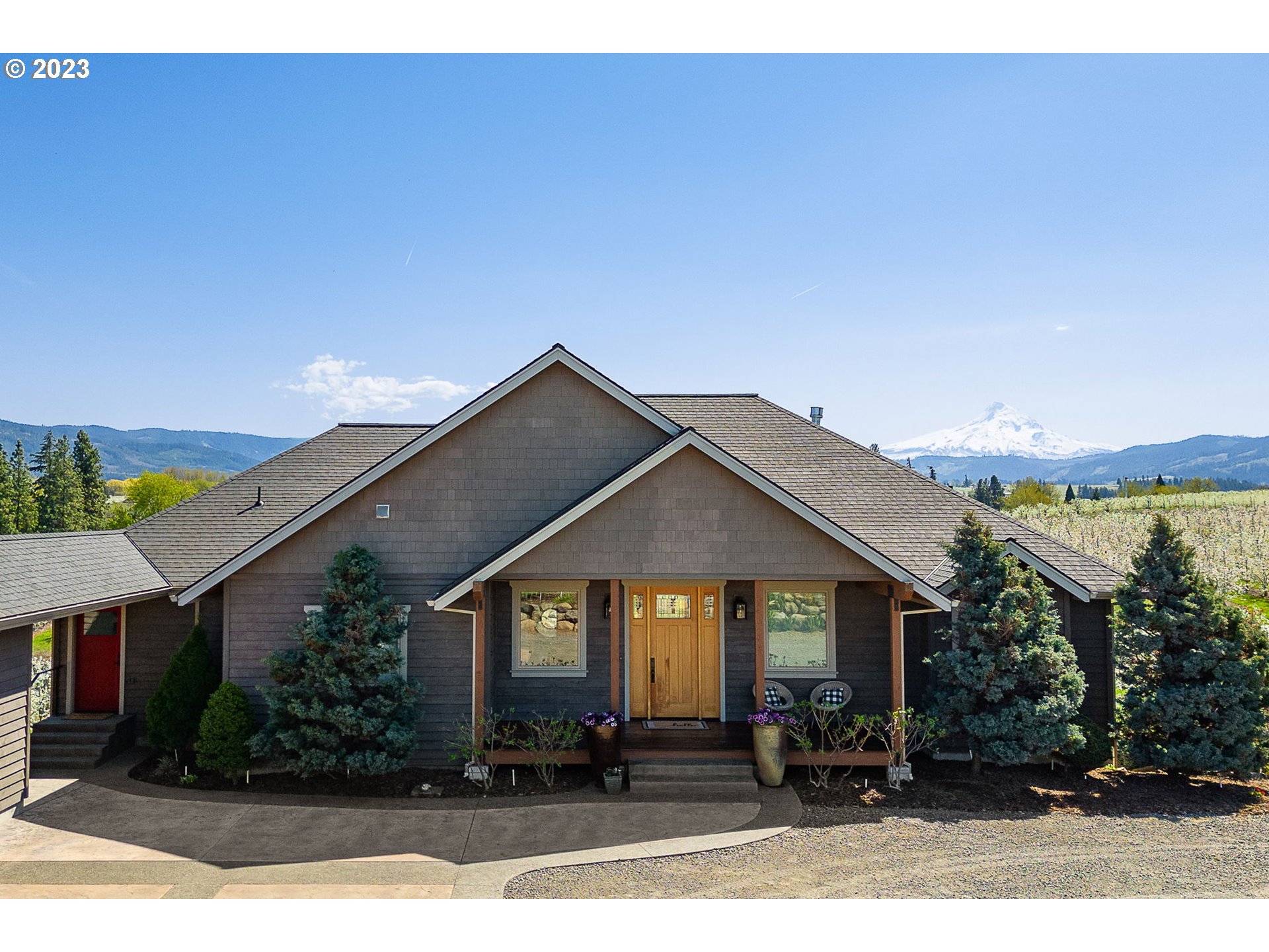 1575 Nunamaker Road Hood River, OR 97031 - Photo 45 of 48 a front view of a house with a yard