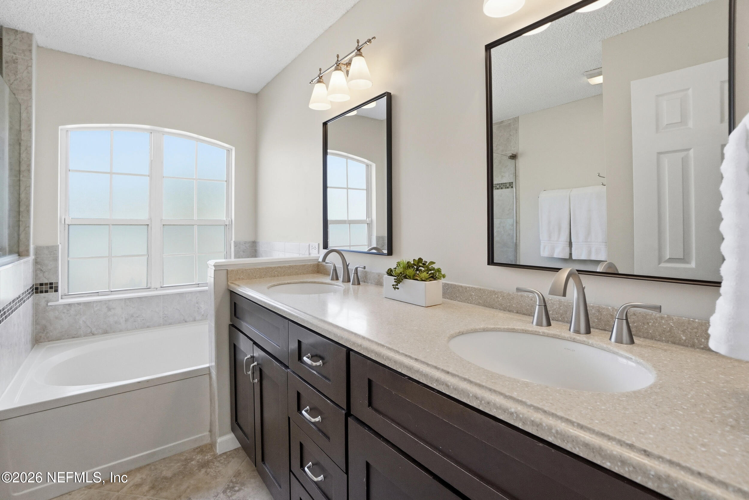 695 Selva Lakes Circle Atlantic Beach, FL 32233 - Photo 15 of 40 Primary Bathroom