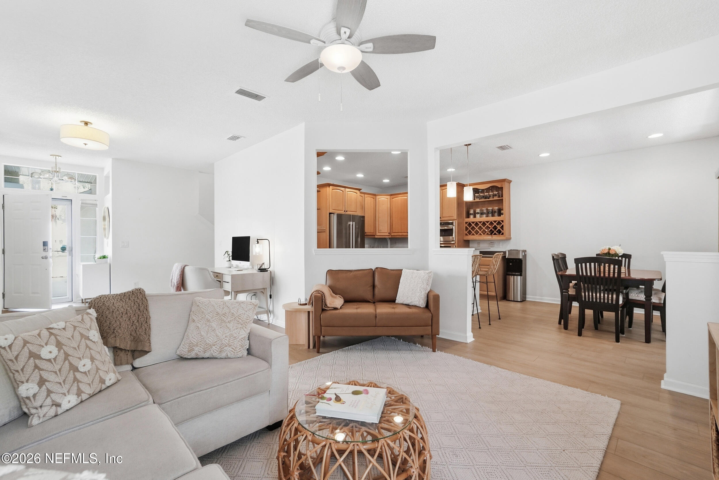 695 Selva Lakes Circle Atlantic Beach, FL 32233 - Photo 4 of 40 Light & Bright