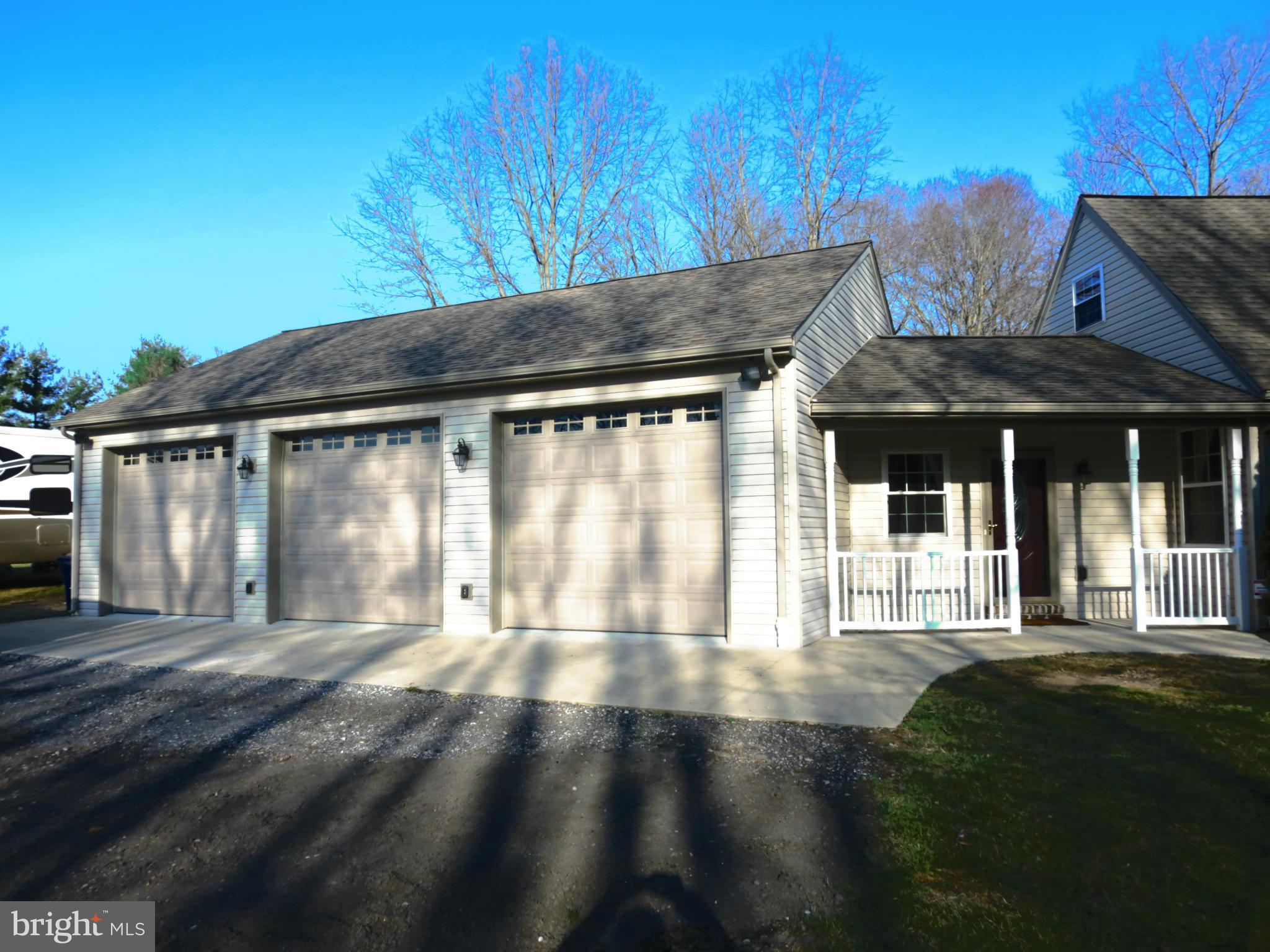 4895 Grave Run Road Manchester, MD 21102 - Photo 4 of 30 3 car attached garage