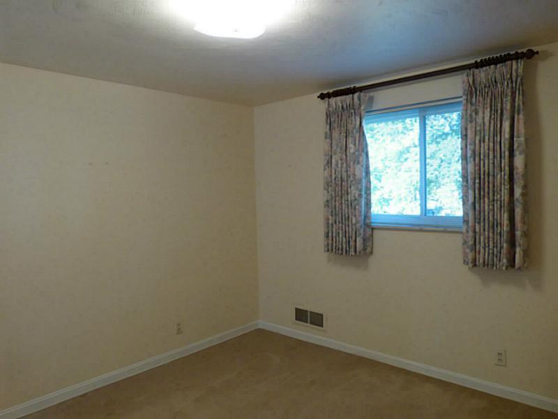 12 Foxcroft Road Pittsburgh, PA 15220 - Photo 14 of 25 Bedroom.