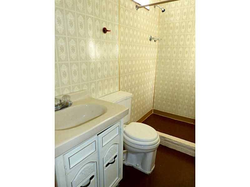 12 Foxcroft Road Pittsburgh, PA 15220 - Photo 22 of 25 Full Bath.