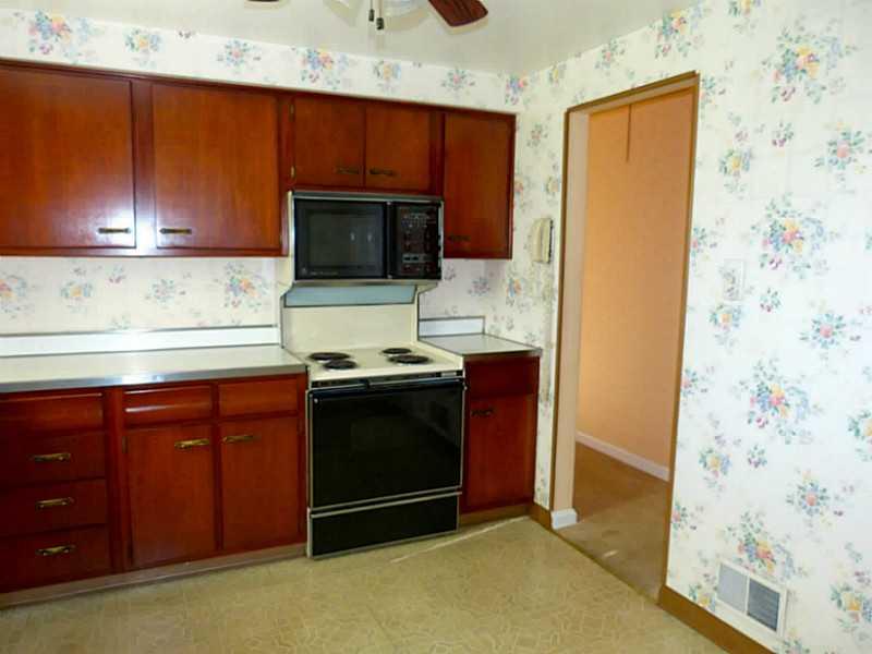 12 Foxcroft Road Pittsburgh, PA 15220 - Photo 8 of 25 Kitchen.