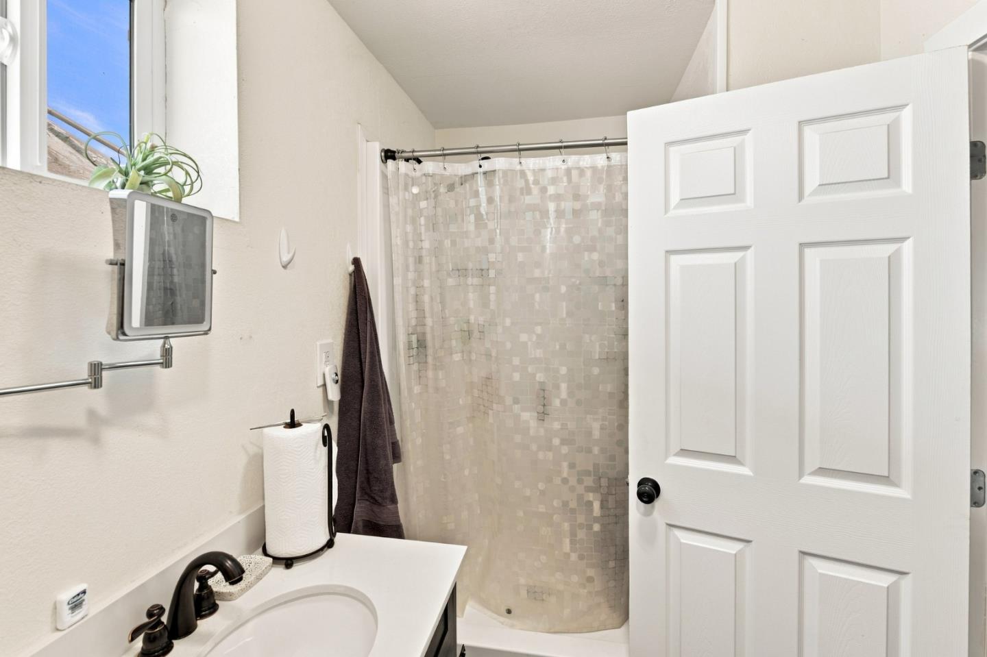 10095 Monterey Road Gilroy, CA 95020 - Photo 21 of 28 Gallery Image 21