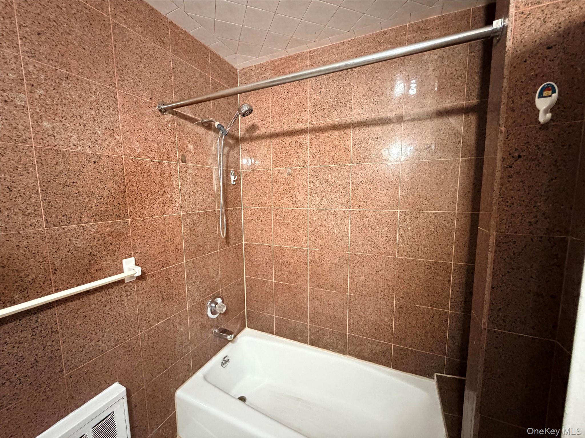 202-08 46th Road, Unit 2 Queens, NY 11361 - Photo 4 of 10