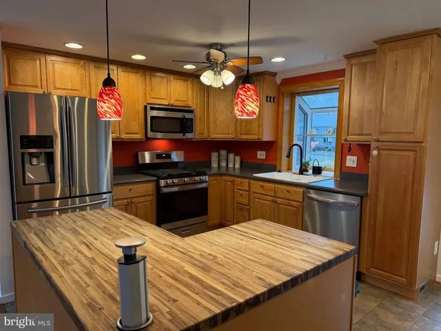 $530,000 | 5033 Three Kings Lane, Columbia, MD 21044