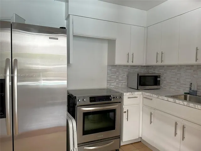 $819,000 | 55 Ocean Ln Drive, Unit 4020, Key Biscayne, FL 33149