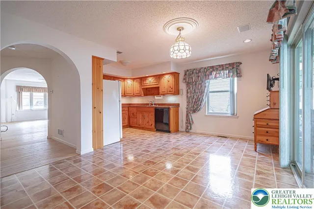 $2,400 | 125 Cornerstone Place, Whitehall, PA 18052