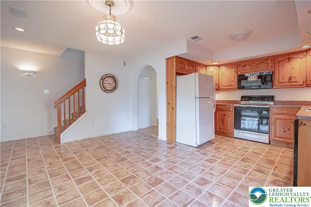 $2,400 | 125 Cornerstone Place, Whitehall, PA 18052