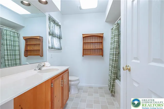 $2,400 | 125 Cornerstone Place, Whitehall, PA 18052