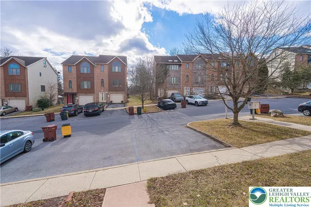 $2,400 | 125 Cornerstone Place, Whitehall, PA 18052