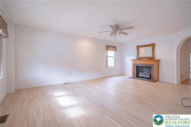 $2,400 | 125 Cornerstone Place, Whitehall, PA 18052