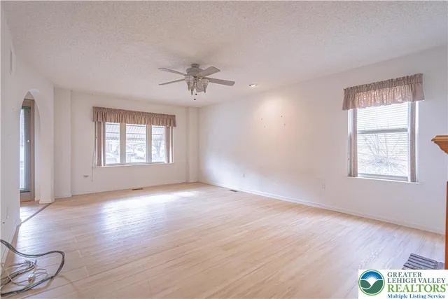 $2,400 | 125 Cornerstone Place, Whitehall, PA 18052