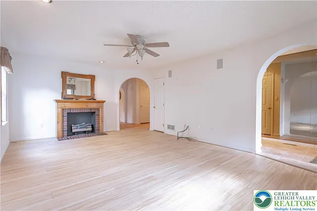 $2,400 | 125 Cornerstone Place, Whitehall, PA 18052