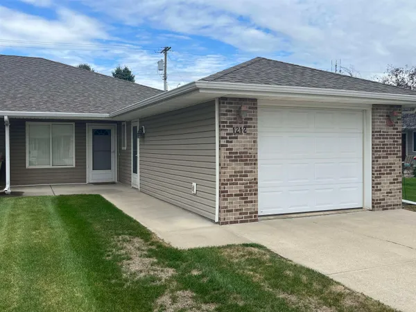 $220,000 | 1212 Jonathan Circle, Norfolk, NE 68701