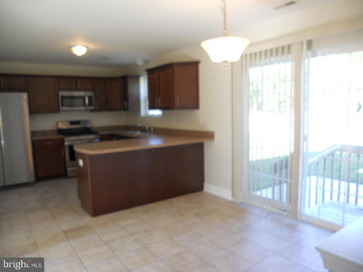 1098 Chews Landing Road Laurel Springs, NJ 08021 - Photo 11 of 31 Kitchen - Dining Area