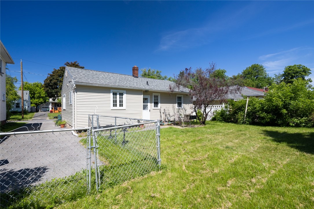 110 Brookhaven Terrace Rochester, NY 14621 - Photo 4 of 24