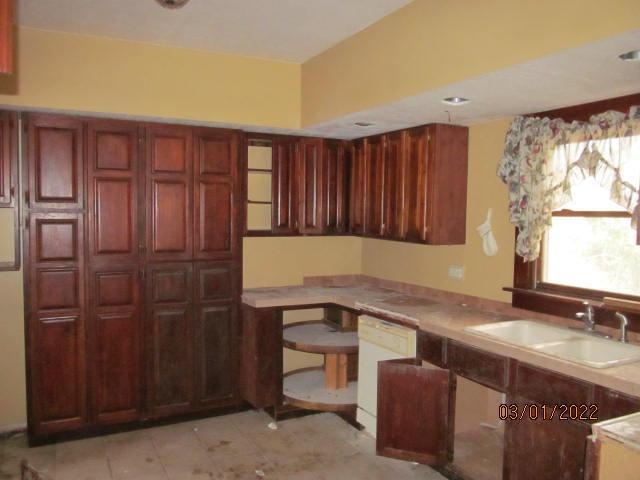 2562 Springdale Road Cincinnati, OH 45231 - Photo 8 of 25