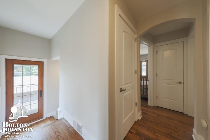 311 Merriweather Road Grosse Pointe Farms, MI 48236 - Photo 28 of 49