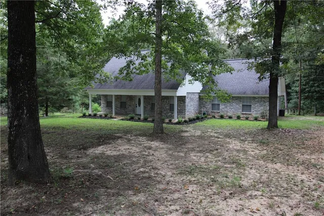 $324,500 | 596 Grays Creek Road, Dry Prong, LA 71423