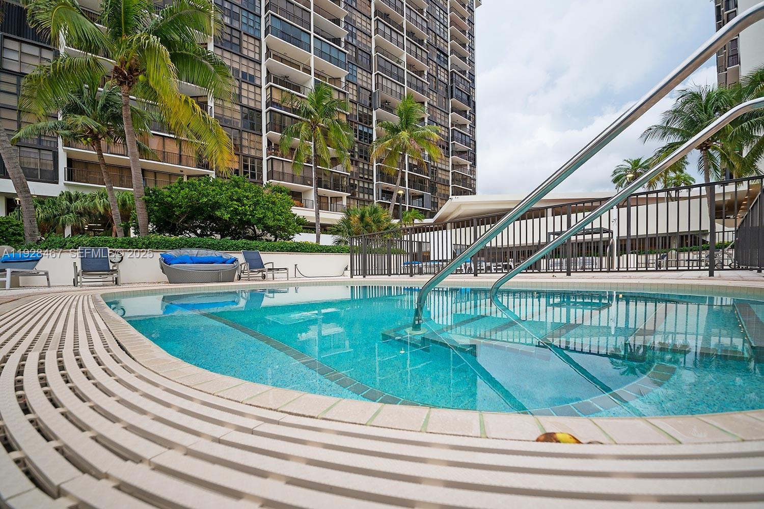 1901 Brickell Avenue, Unit B905 Miami, FL 33129 - Photo 19 of 27 Jacuzzi