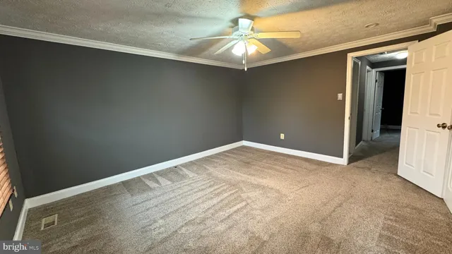 a view of empty room with window